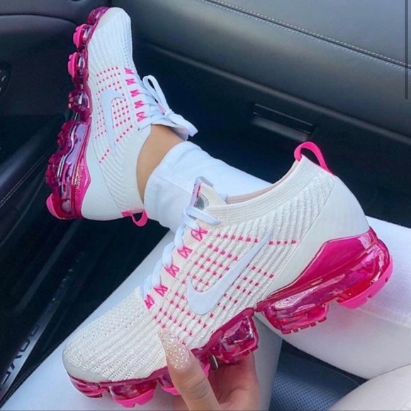 Nike Shoes - Nike air vapormax flyknit